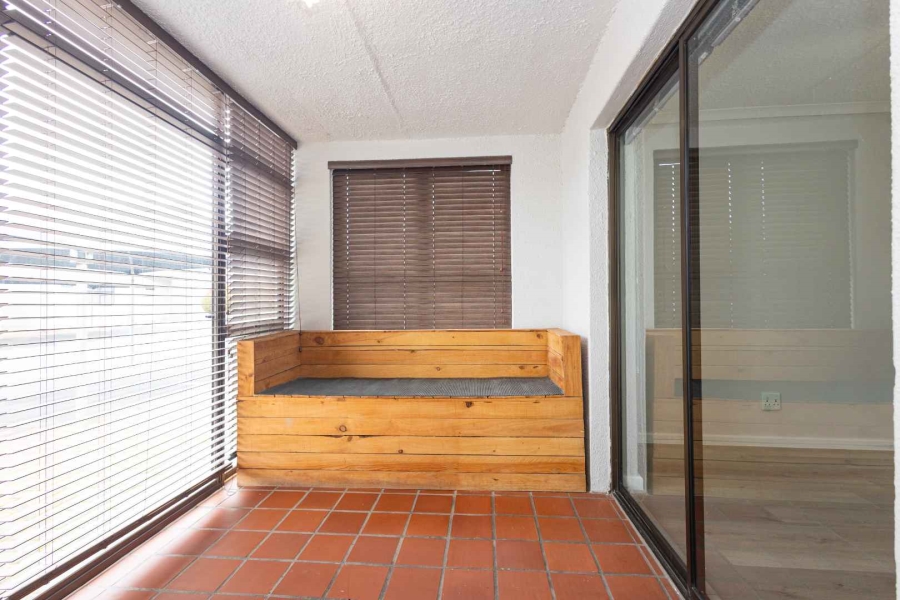 To Let 2 Bedroom Property for Rent in Loevenstein Western Cape